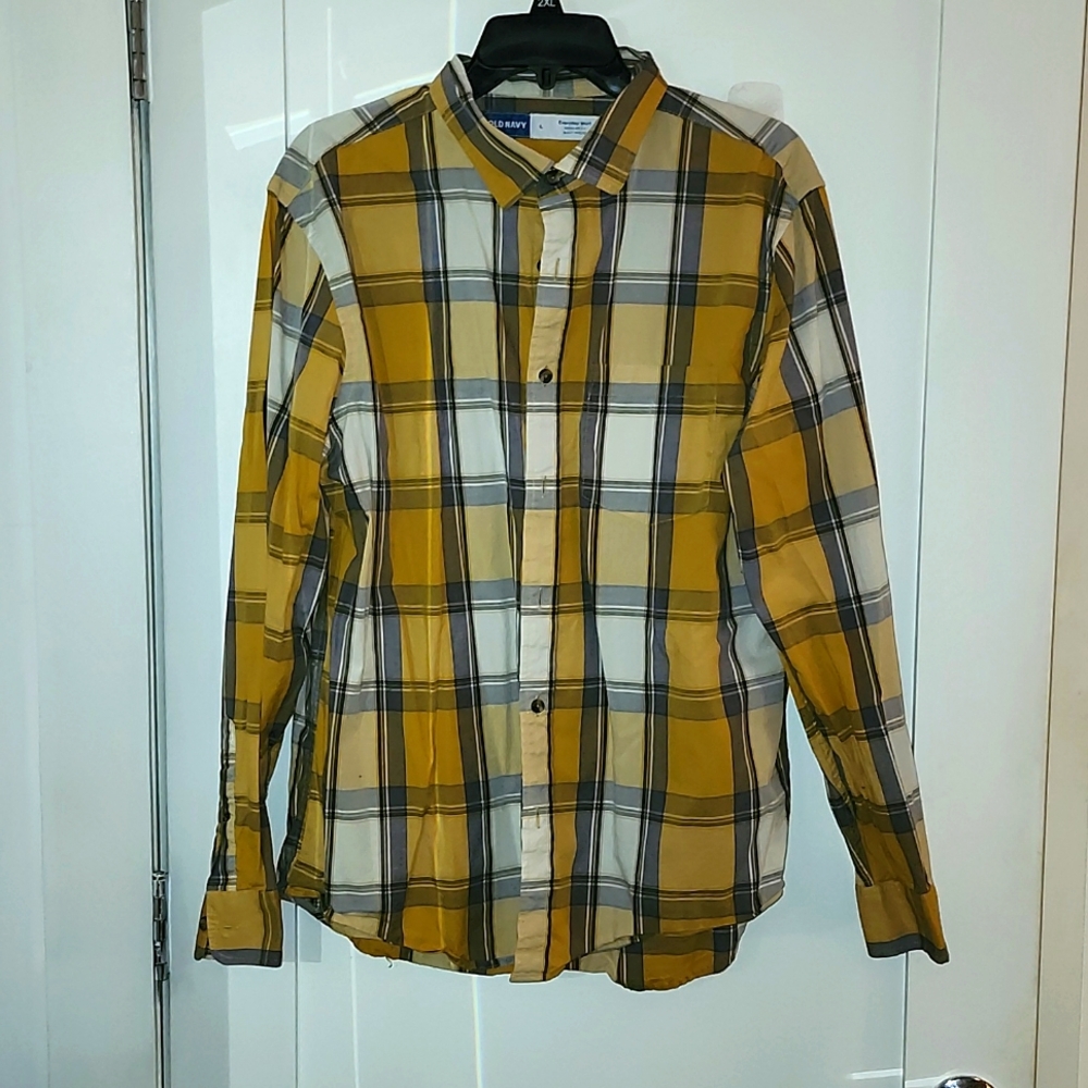 Old Navy  Everyday Button Down Shirt Shirt. Size L